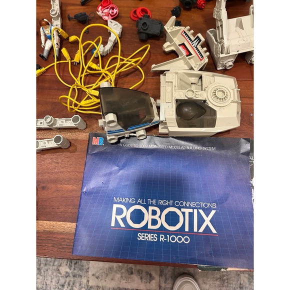 Vintage MB Robotix Building System Parts , manuals and figires - Picture 8 of 9